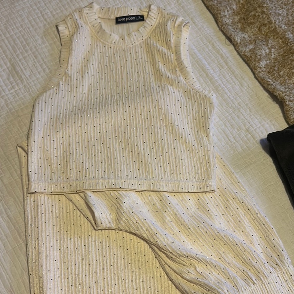 Gold Two-Piece Set - Picture 4 of 4
